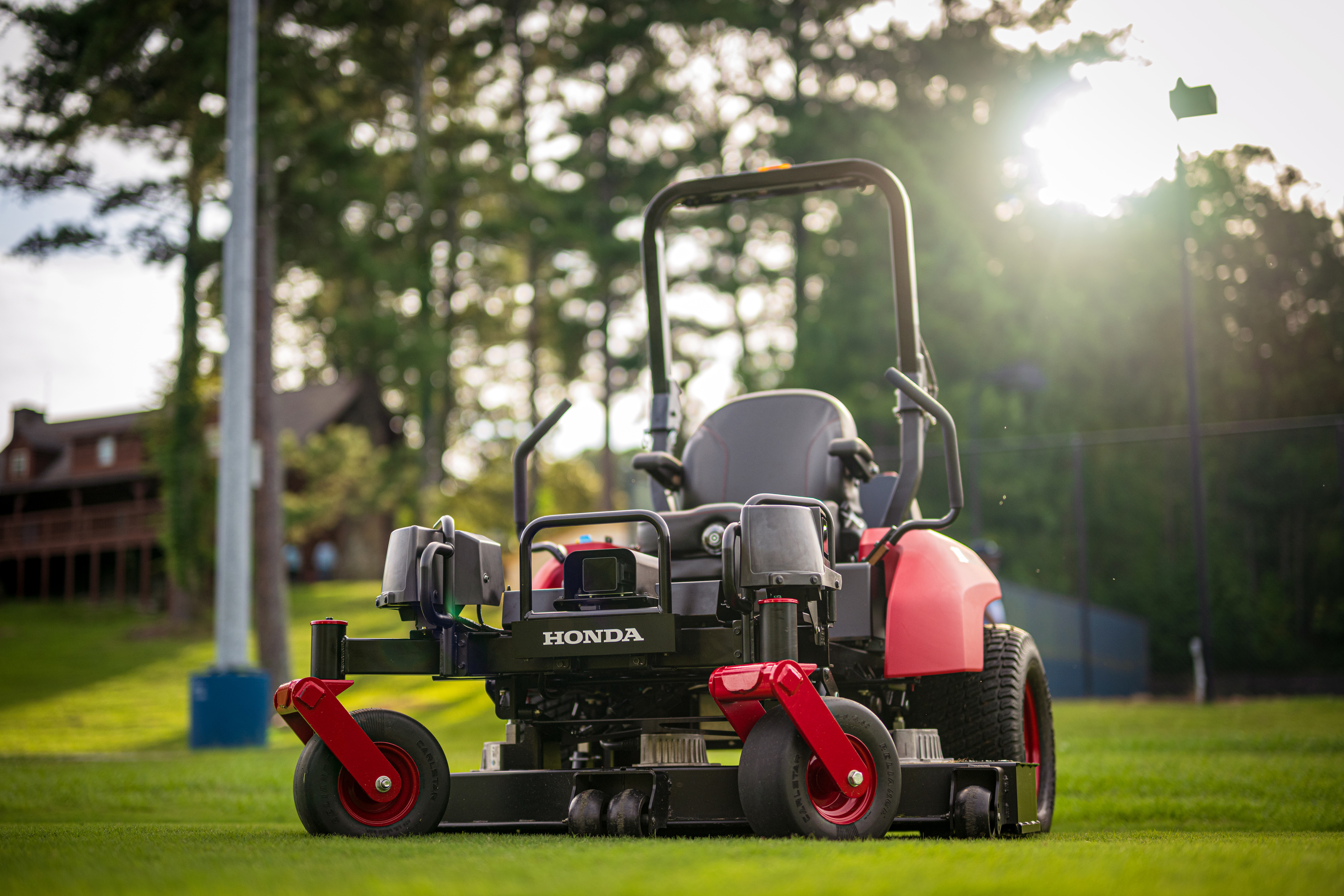 Honda는 당신이 새로운 로봇 잔디 깎는 기계를 가르쳐 주기를 원합니다