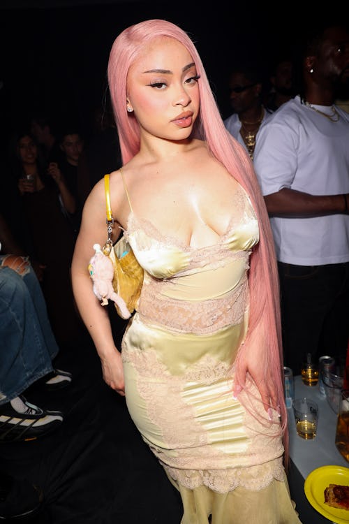 마이애미 아트 위크에서 NYLON House의 유명인들이 스타일을 업그레이드했습니다