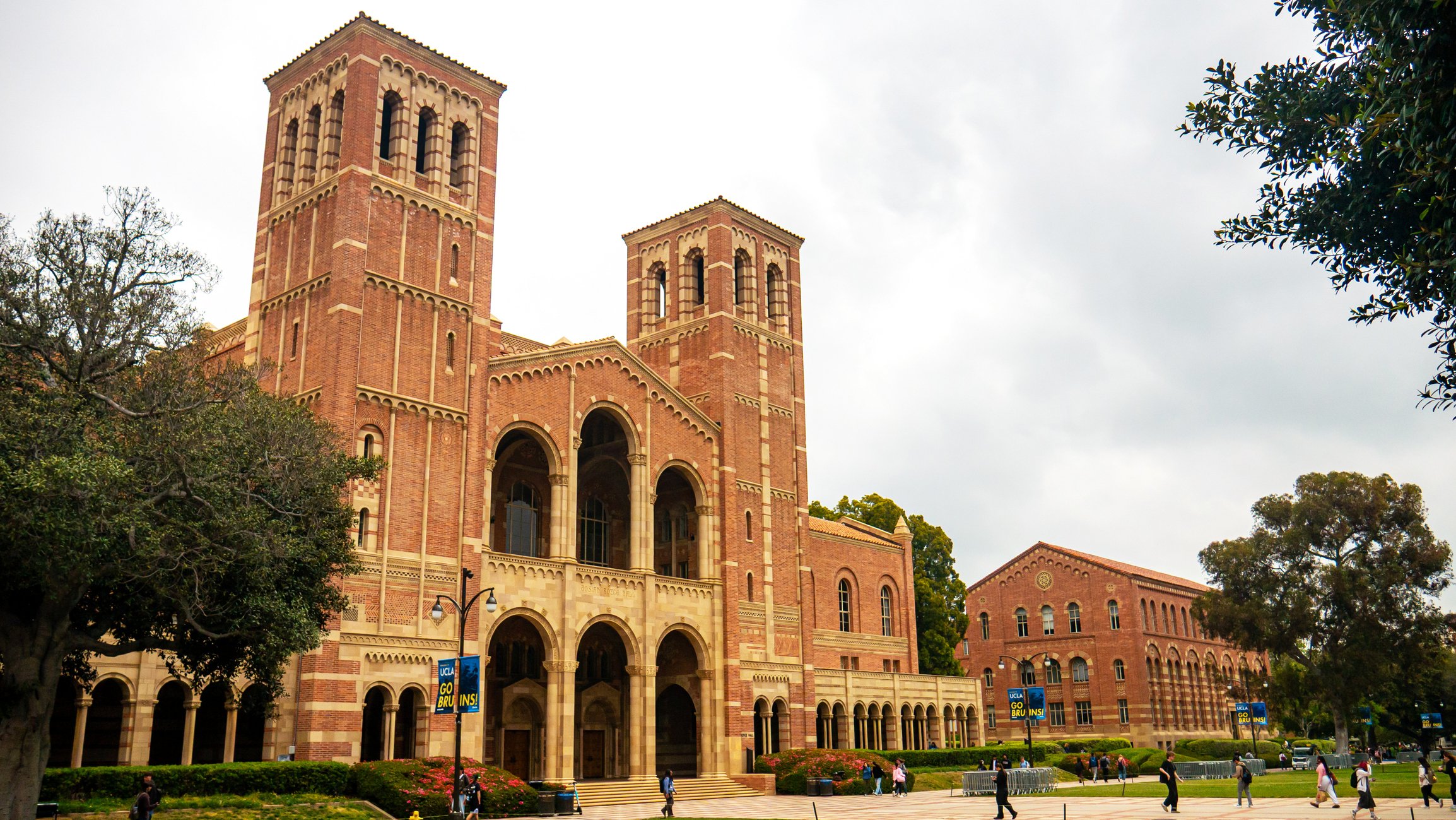 판사: Trump 행정부는 UC의 새로운 보조금을 거부하거나 지불을 요구할 수 없습니다