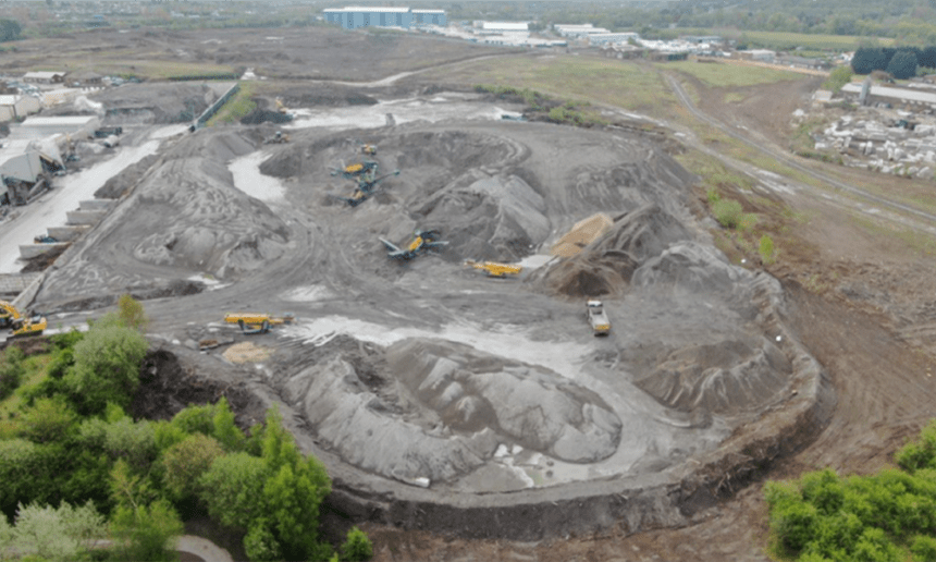 재활용 회사는 폐기물 허가 위반에 대해 £90,000를 지불해야 합니다