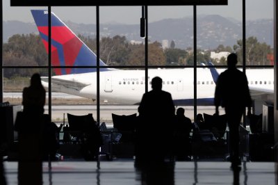 더피는 정부 폐쇄로 인해 추수감사절 여행이 둔화될 것이라고 경고