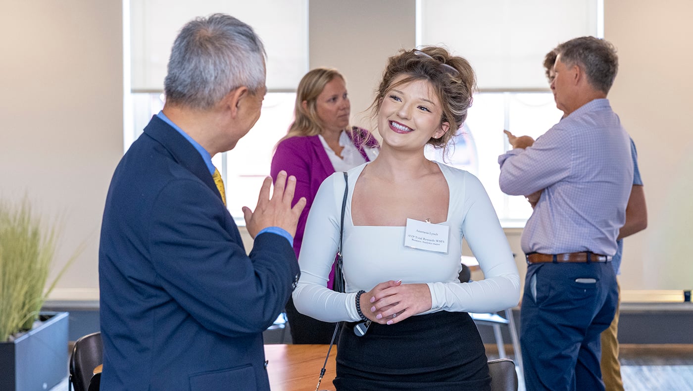 University of Delaware, 비즈니스 학생을 위한 1년간의 협동조합 설립