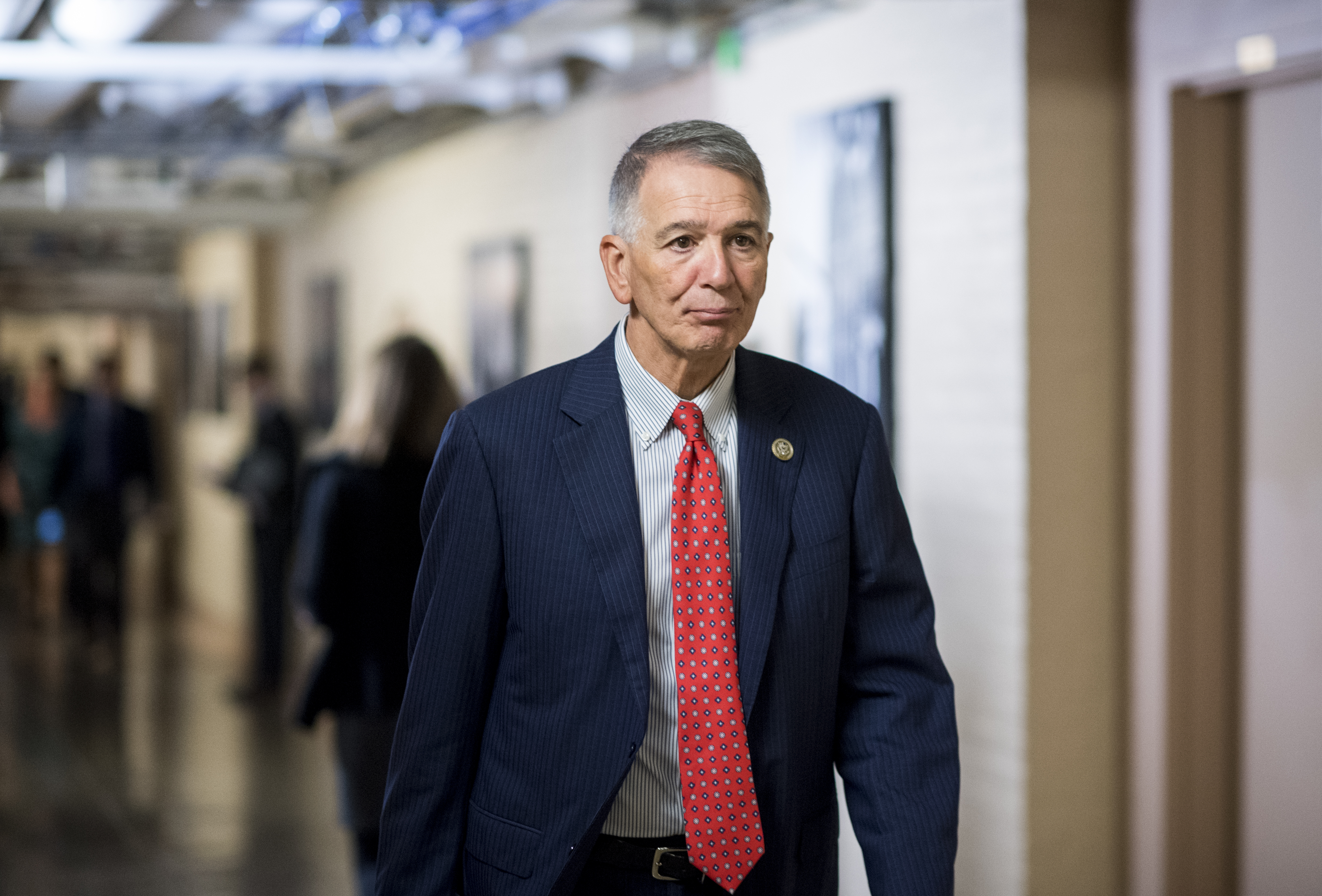 CDC의 문제가 되는 새로운 지휘권에 대해 간략하게 설명