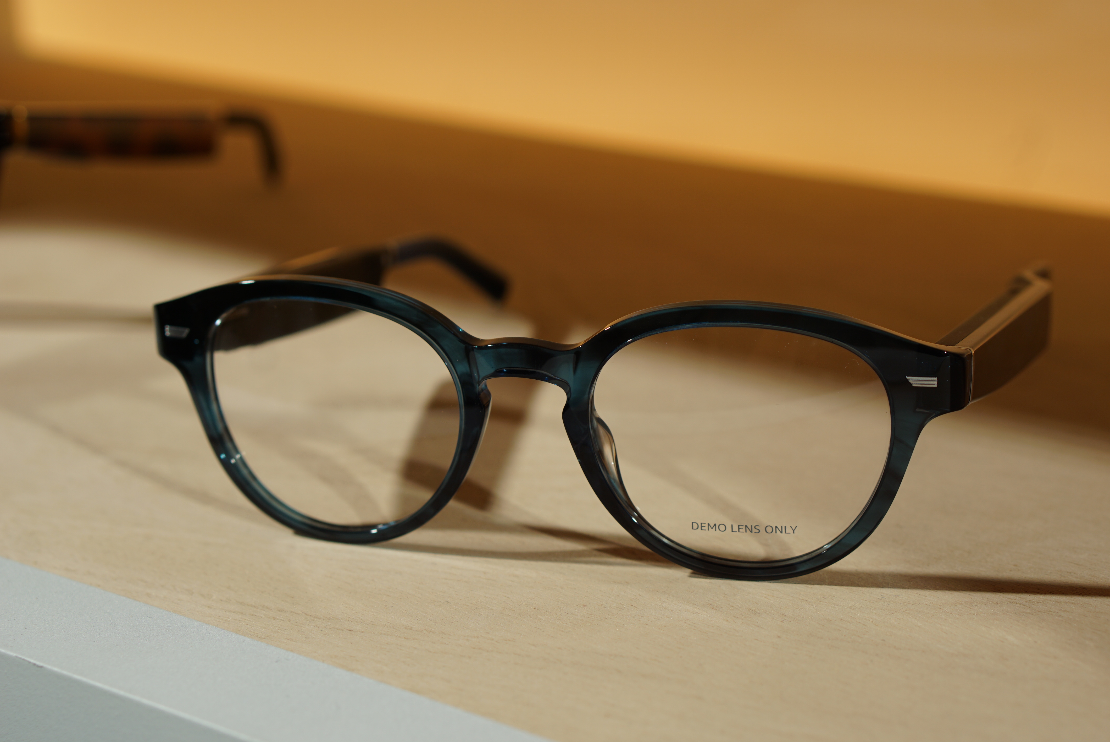 스마트 안경에 대한 이번 거래는 남편이 포기하기에는 너무 좋았습니다