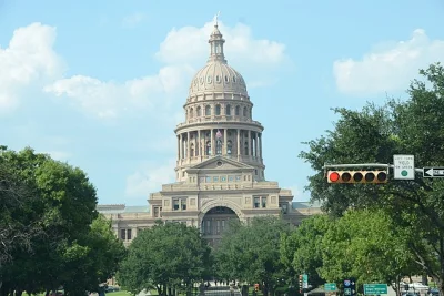 연방 판사들이 트럼프의 지원을 받은 텍사스 선거구 재조정을 중단