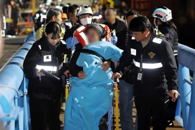 여객선이 한국 남서해안에서 좌초된 후 267명 전원 구조